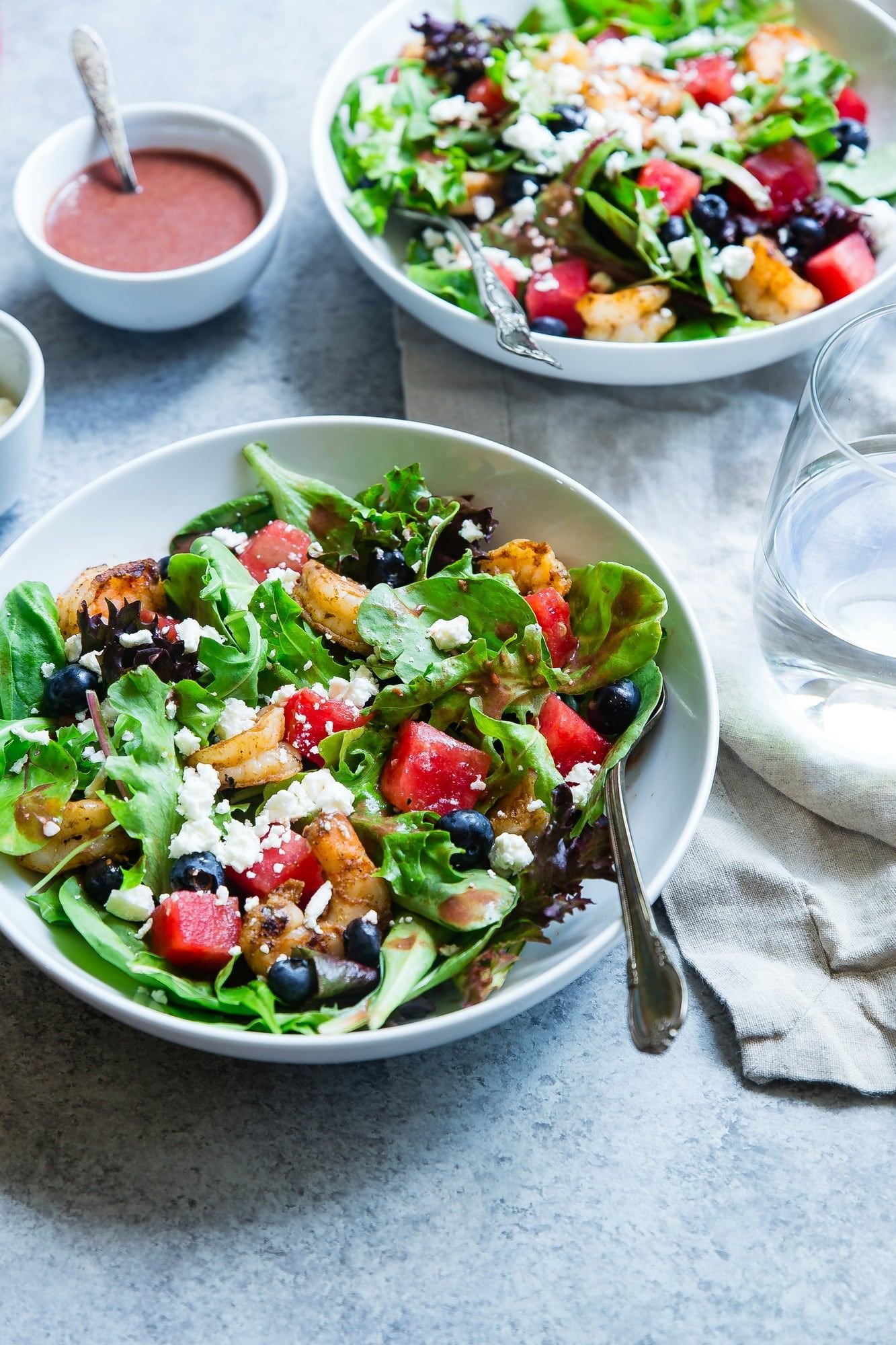 Piatto di pasta integrale con verdure