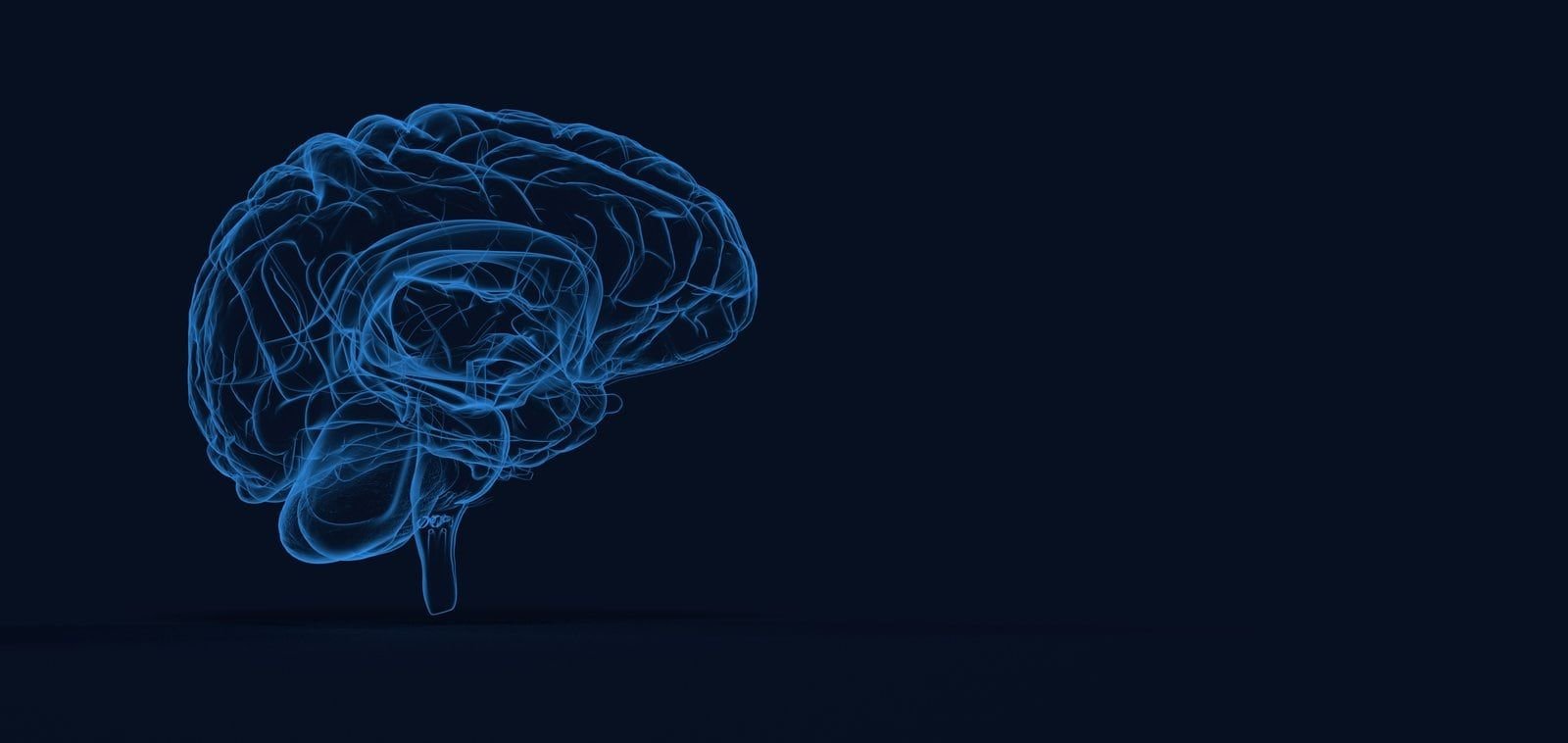Persona che guarda l'orizzonte determinata